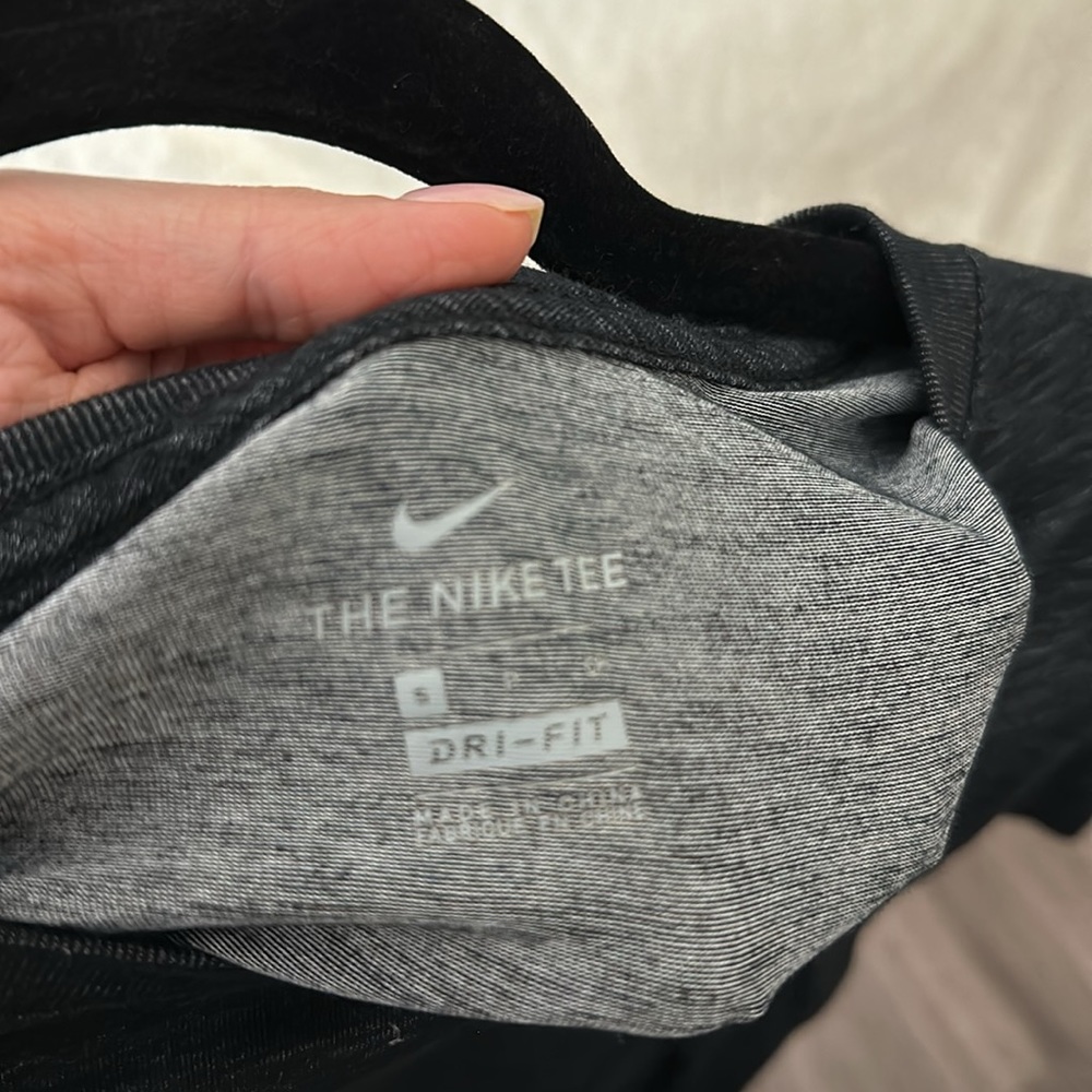 Nike Dri-Fit Tshirt - Picture 4 of 4